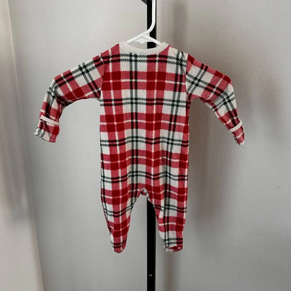 Old navy 6-9 months fleece footsie